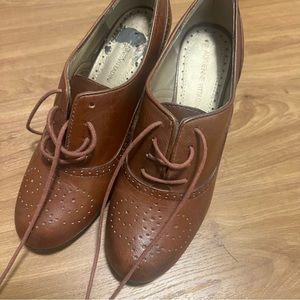 Adrienne Vittadini brown Oxford heels size 6.5
